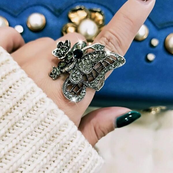 bague en forme de papillon