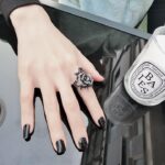 bague rose noire vintage