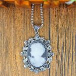 collier camée