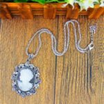 collier camée vintage