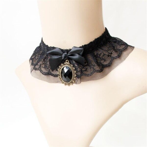 collier gothique dentelle noir