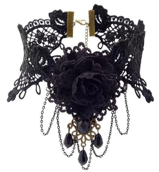 collier gothique rose noire