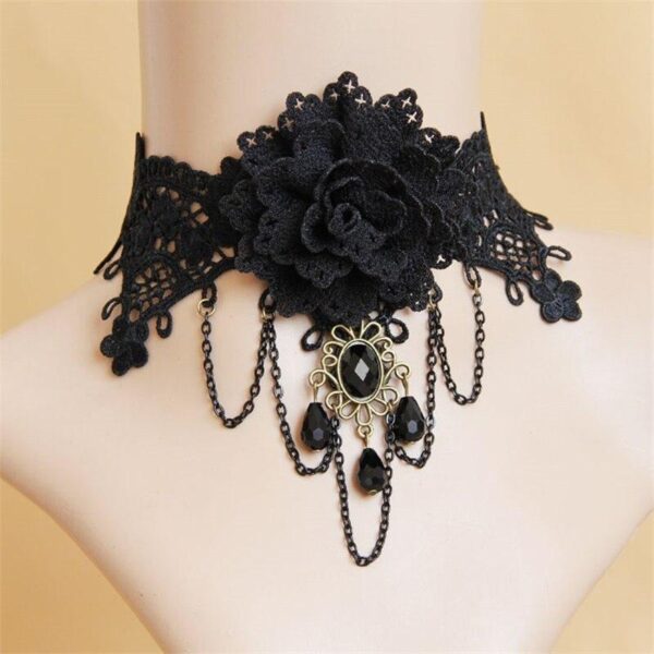 collier gothique fleur noire