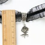 collier gothique fleur
