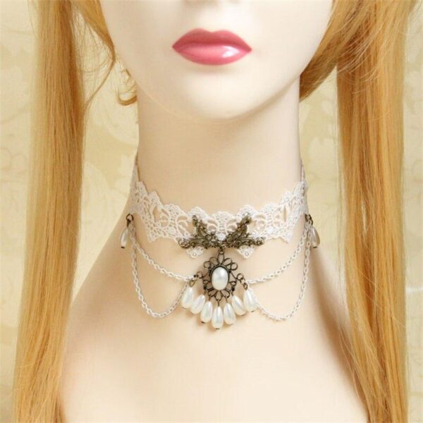 collier gothique blanc