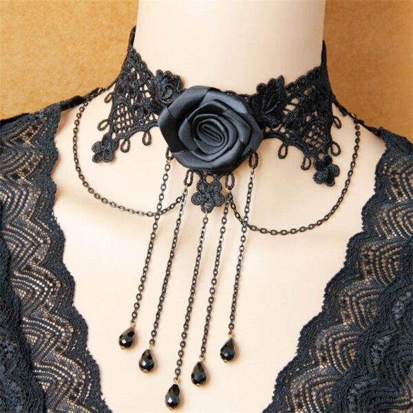 collier dentelle fleur noire