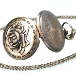 montre de poche rose