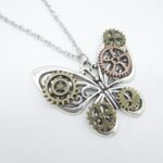 pendentif papillon engrenage